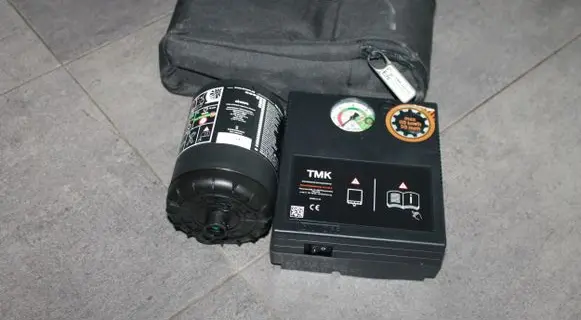 BMW 5 E60 E61 Tire air pump compressor 6898020 6898012 AIRCOMPRESSOR