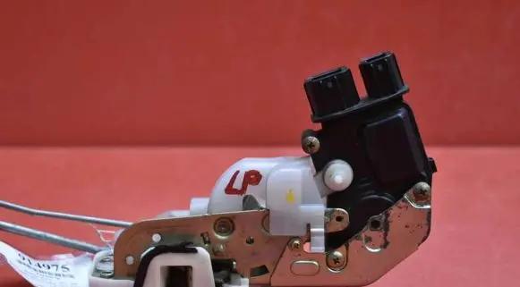 Honda HR-V Front door lock