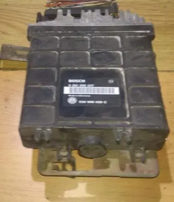 Volkswagen Golf III Engine control unit/module 0261200257 030906026C