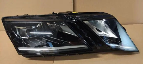 Skoda Octavia Mk3 (5E) Headlight/headlamp 5E1941016D