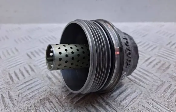 Toyota Corolla Verso AR10 Oil filter cover 156200R011