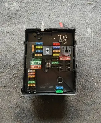 Volkswagen Tiguan Fuse module 1K0937820D