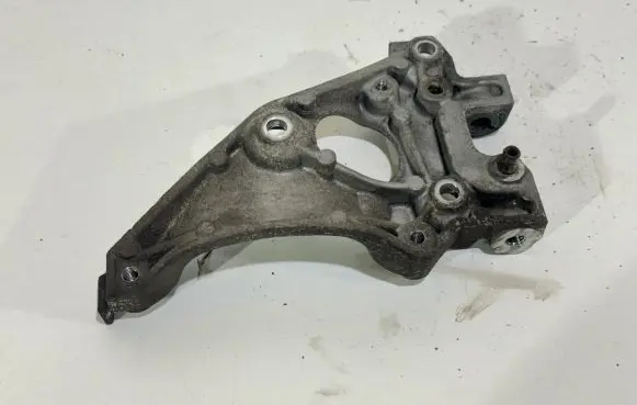 Citroen C4 II A/C compressor mount bracket 9672950980
