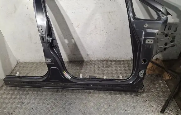 Toyota Verso Pillar (middle) 610230F020 613050F010