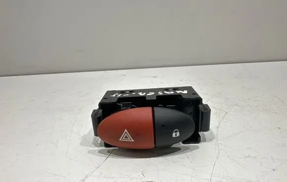 Renault Master III Hazard light switch E31606