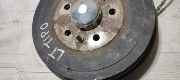 Rear wheel hub