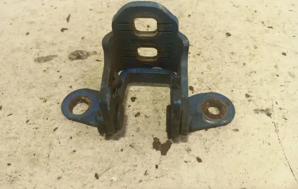 Chrysler Sebring (JS) Rear door upper hinge 257abl