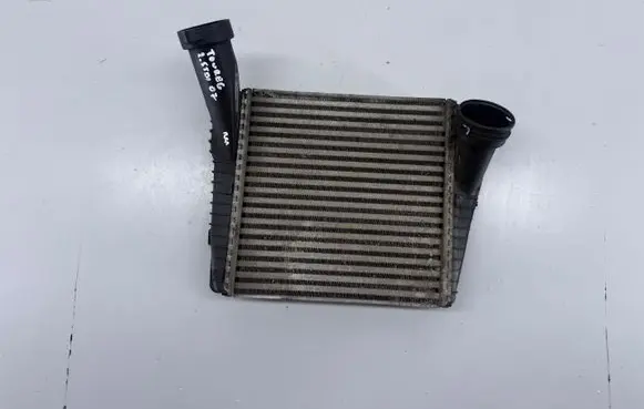Volkswagen Touareg I Intercooler radiator 7L6145803C G4161002