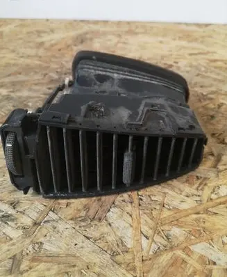 Hyundai i20 (PB PBT) Dash center air vent grill 974101J000
