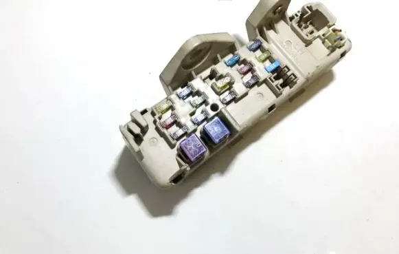 Mazda 626 Fuse box set 0b210093 0b21-0093