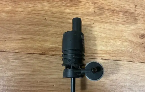 Opel Insignia A Windscreen/windshield washer pump 13250357 3240117