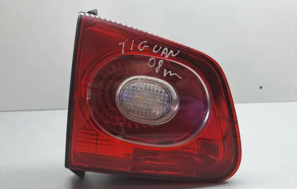 Volkswagen Tiguan Tailgate rear/tail lights 5N0945093B 232735 009692018741