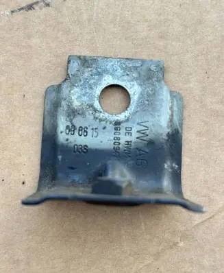 Volkswagen PASSAT B8 Fender mounting bracket 3G0809471
