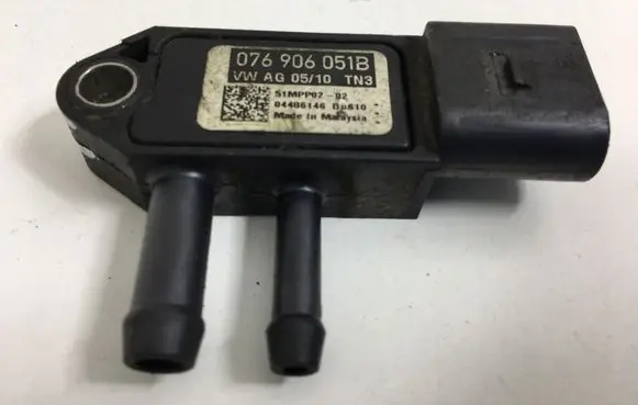 Volkswagen PASSAT CC Exhaust gas pressure sensor 076906051B