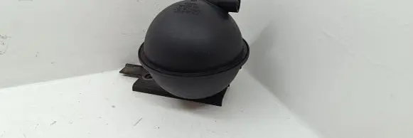 Vacuum air tank