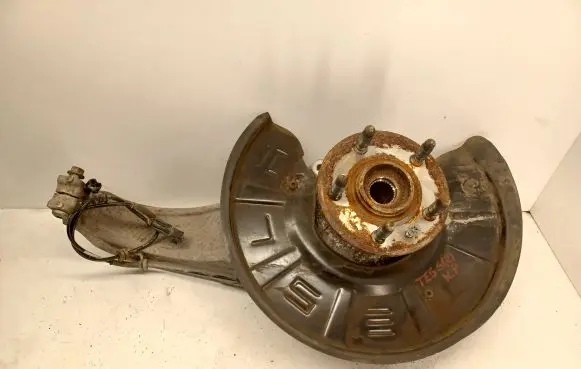 Tesla Model S Front wheel hub
