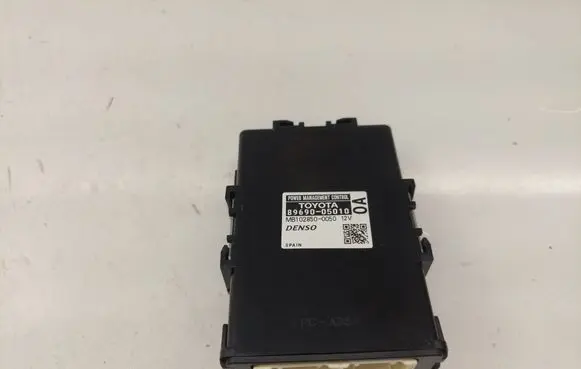 Toyota Avensis T270 Power management control unit 8969005010 1028500050