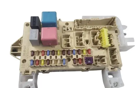 Toyota Corolla Verso AR10 Fuse module 892210F010 1431872083 905765
