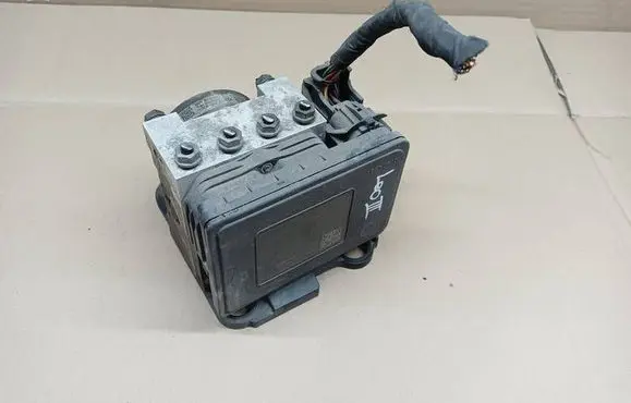 Seat Leon (5F) ABS Pump 28515400203 5Q0907379K 10091543363
