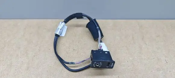 BMW 3 E90 E91 AUX in-socket connector 9237653