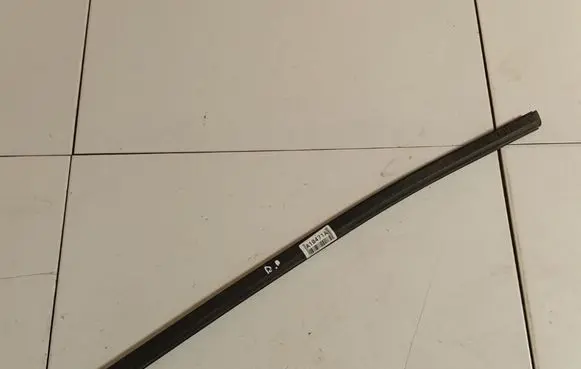 Opel Zafira B Front door glass trim molding 