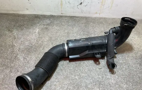BMW 2 F44 Air intake hose/pipe 8693166 1371 23557610