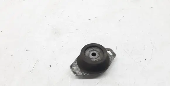 Citroen Berlingo Engine mount bracket