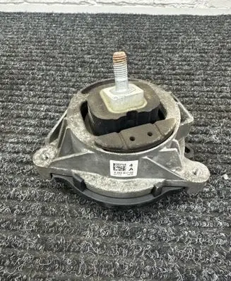 Engine mount bracket