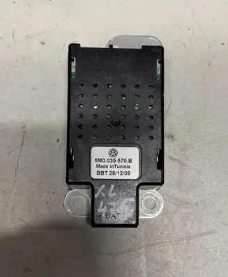 Volkswagen Golf VI Aerial antenna amplifier 5M0035570B