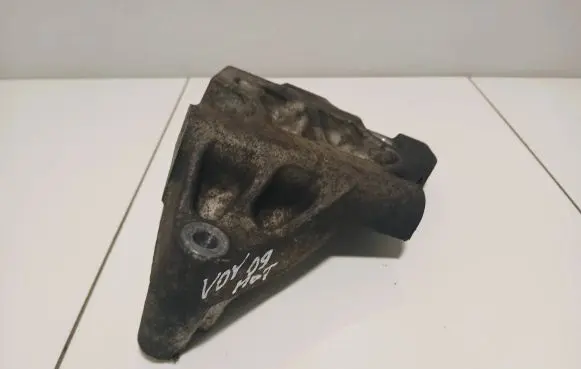 Chrysler Grand Voyager V Engine mounting bracket