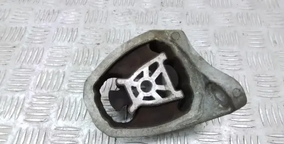 Volvo XC90 Engine mount bracket 31401144