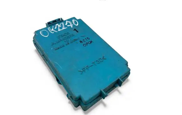 Mitsubishi Galant Fuse module MR40589