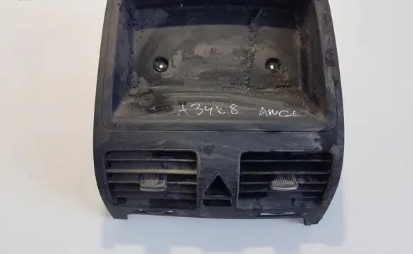 Toyota RAV 4 (XA30) Dash center air vent grill