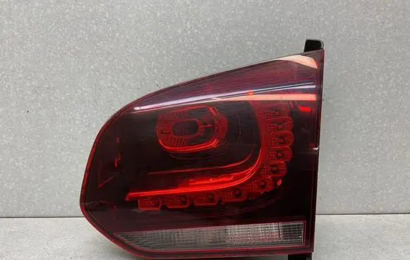 Tailgate rear/tail lights