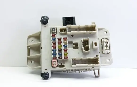 Toyota RAV 4 (XA20) Fuse module