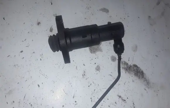 Volkswagen PASSAT B6 Clutch slave cylinder 1K0721261J