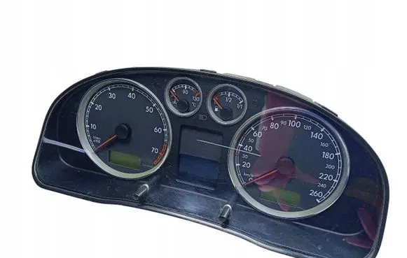 Volkswagen PASSAT B5.5 Speedometer (instrument cluster) 3B0920827
