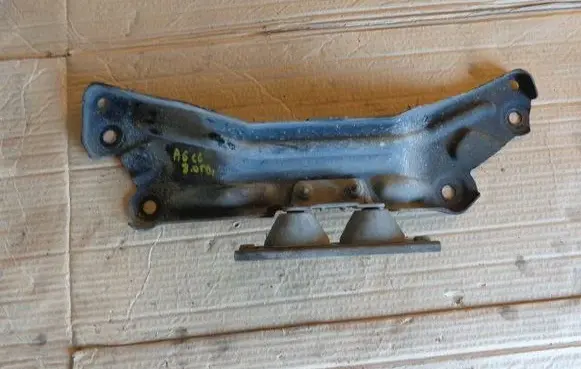 Gearbox mounting bracket
