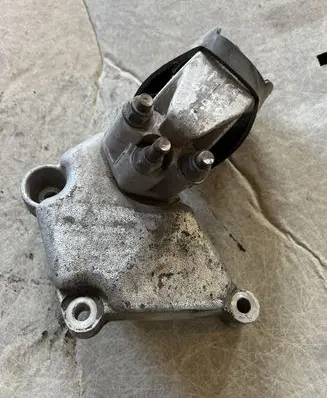 Mitsubishi Space Star Engine mount bracket 3318080
