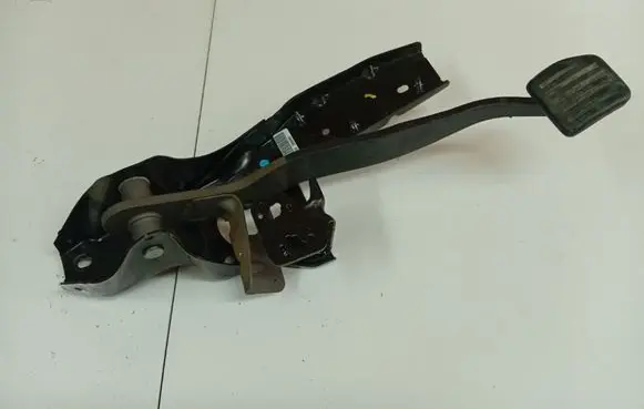 Ford Mondeo MK IV Clutch pedal 6G922D094ND