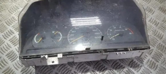 Mitsubishi Space Wagon Speedometer (instrument cluster) MR147198