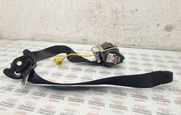 Volkswagen Golf V Front seatbelt 1K3857705C