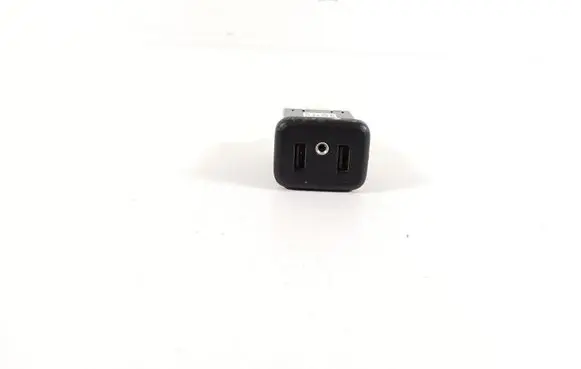 Opel Ampera- E USB socket connector 13519224