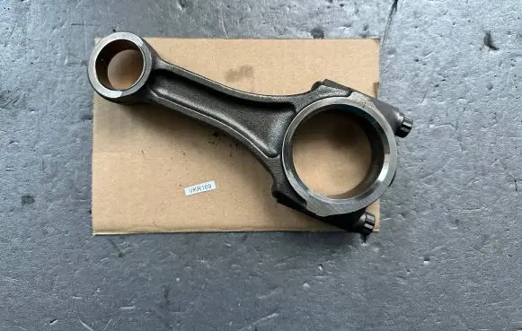 Nissan Patrol Y61 Connecting rod/conrod 121002W201