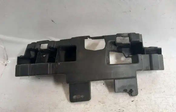 Ford Focus C-MAX Front bumper mounting bracket 3M5117E857