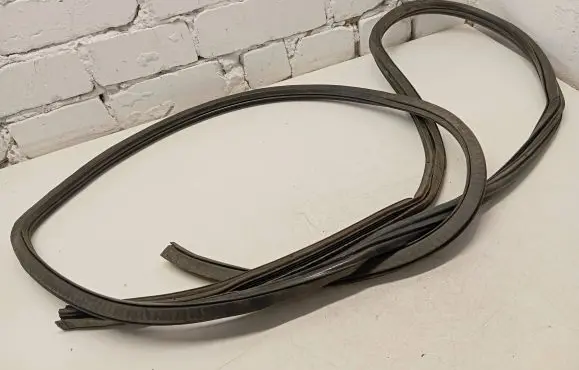 Mercedes-Benz Vito Viano W638 Rubber seal front coupe door 