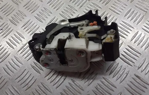 Mitsubishi Colt Front door lock BRAK