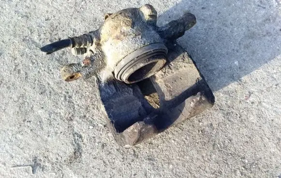 Peugeot 807 Front brake caliper