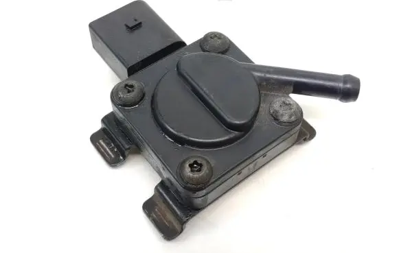 BMW 5 E60 E61 Exhaust gas pressure sensor 7789219 13627789219