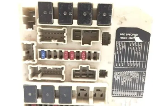 Nissan Micra Fuse box set 423A17